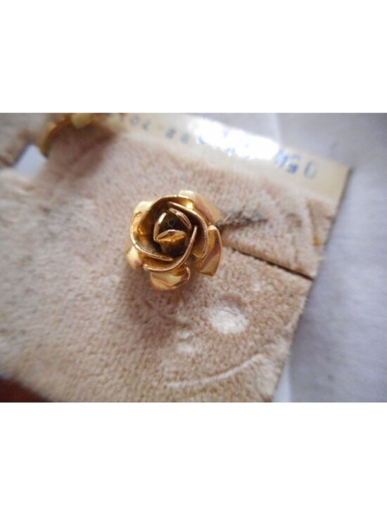 NWOT Vintage 1980s gold tone floral Earrings Clip on Costume jewelry - Picture 3 of 3